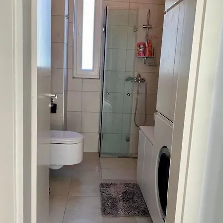 Vala Mar Apartment, Gjiri I Lalzit, Bookable For 2 Weeks Lägenhet *